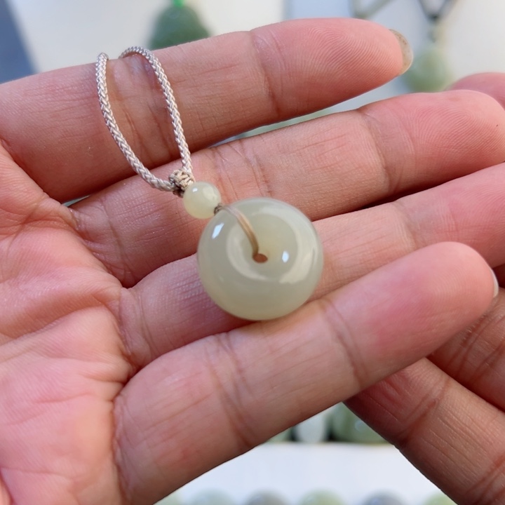 吊坠(赠链)未镶嵌和田玉666