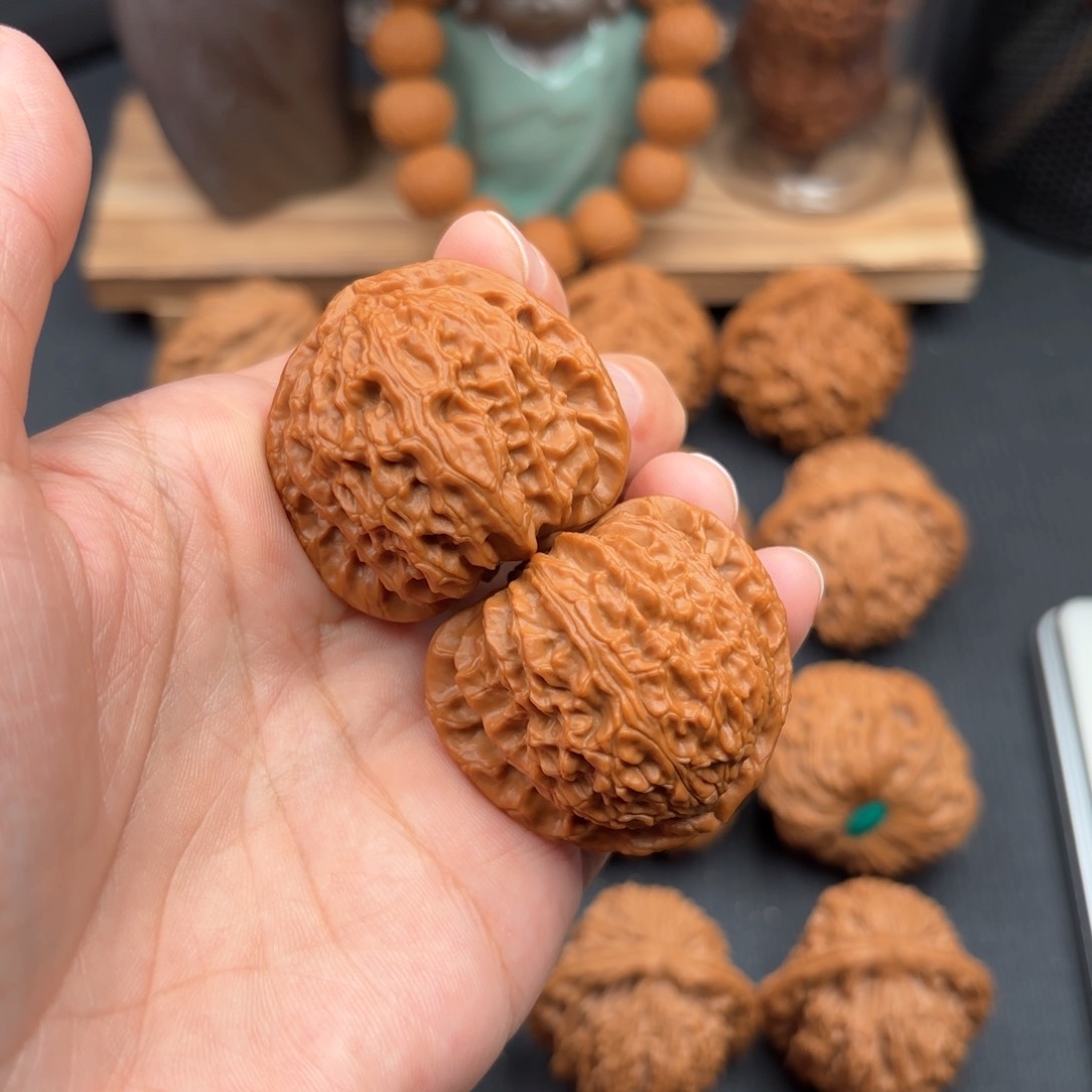 文玩核桃把件三角白40