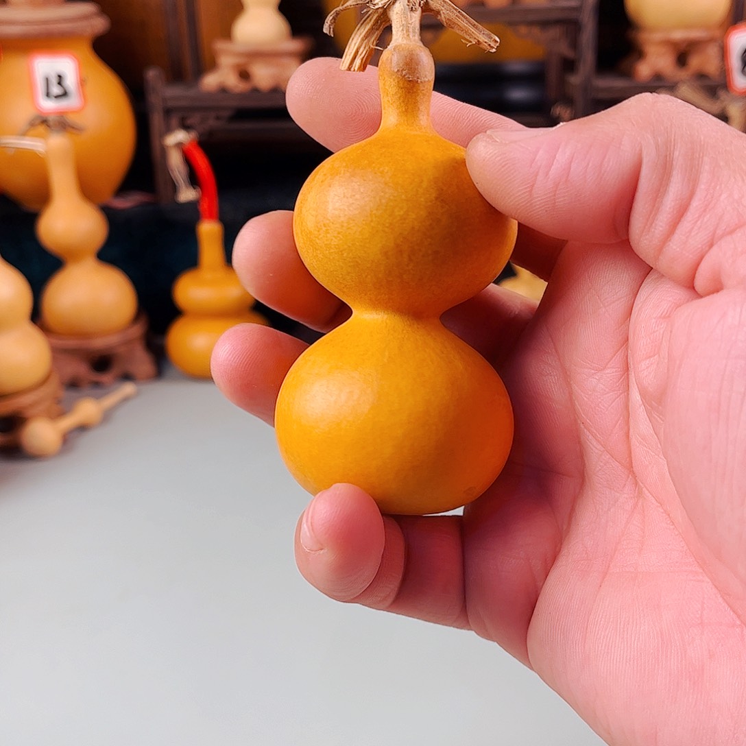 左***大叶紫檀（黑酸枝木类）