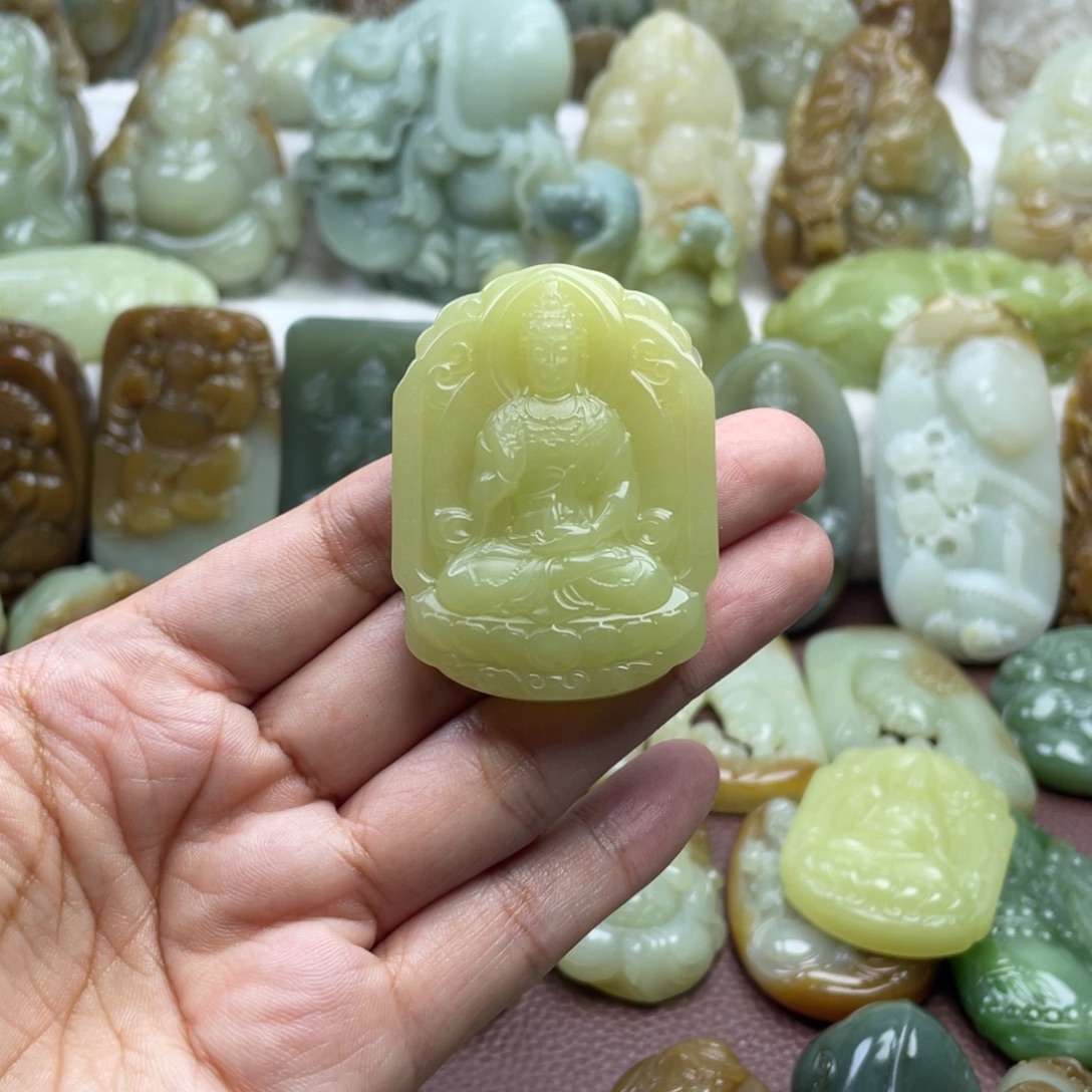 是***1和田玉未镶嵌颈饰