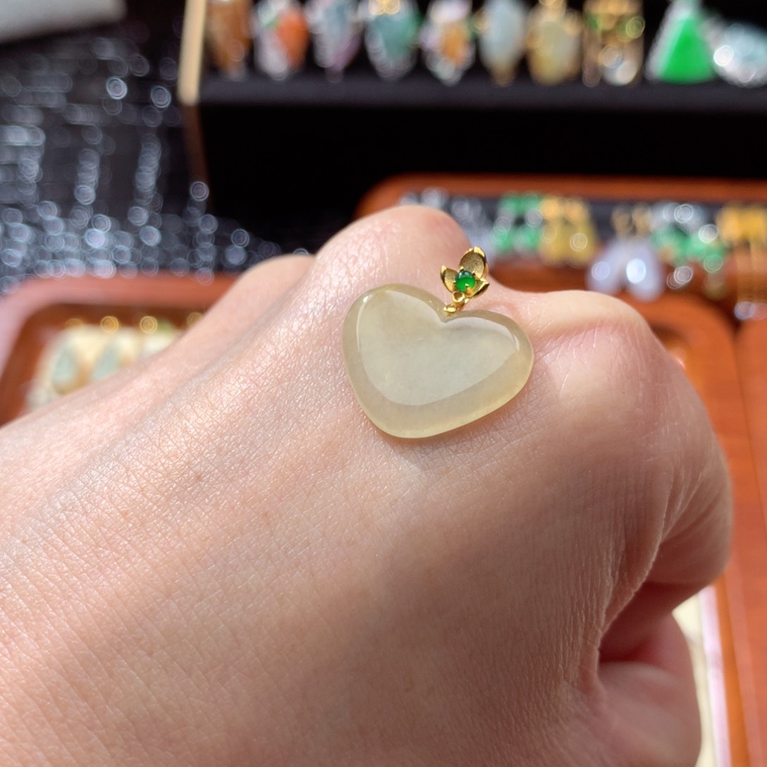 翡翠颈饰18K金镶嵌翡翠