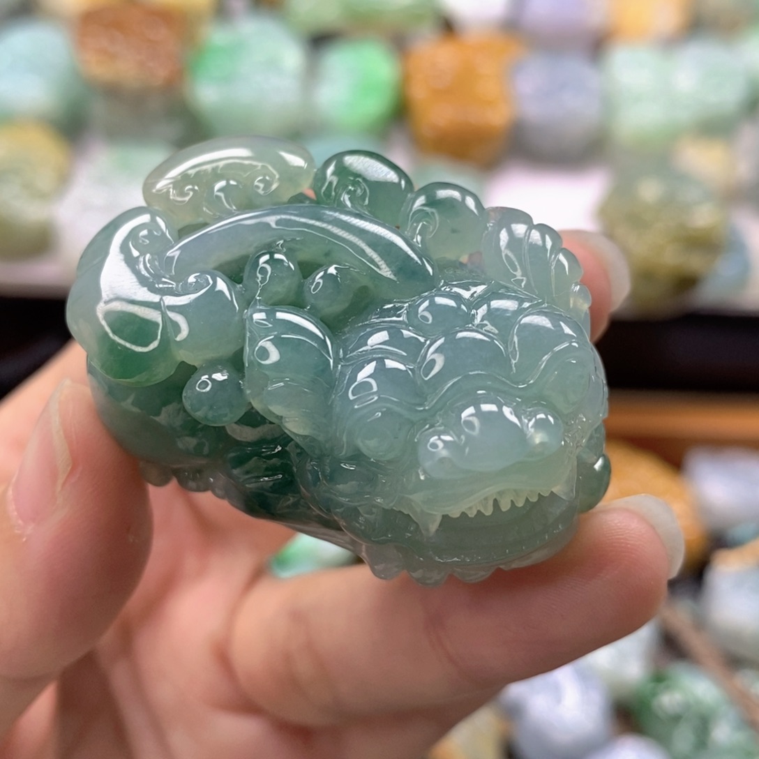 东***虎翡翠未镶嵌颈饰翡翠