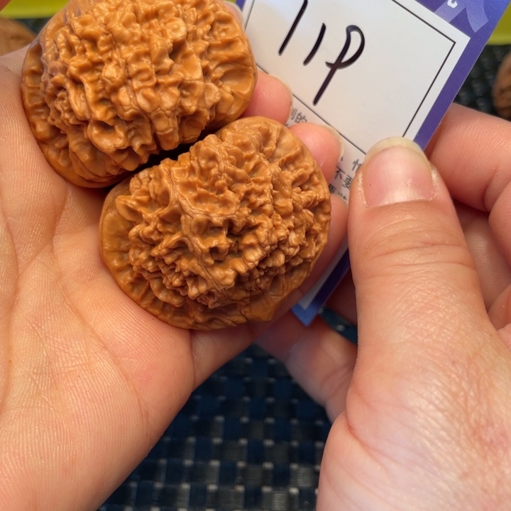 桃核把件46官帽119。。。。。。。。。