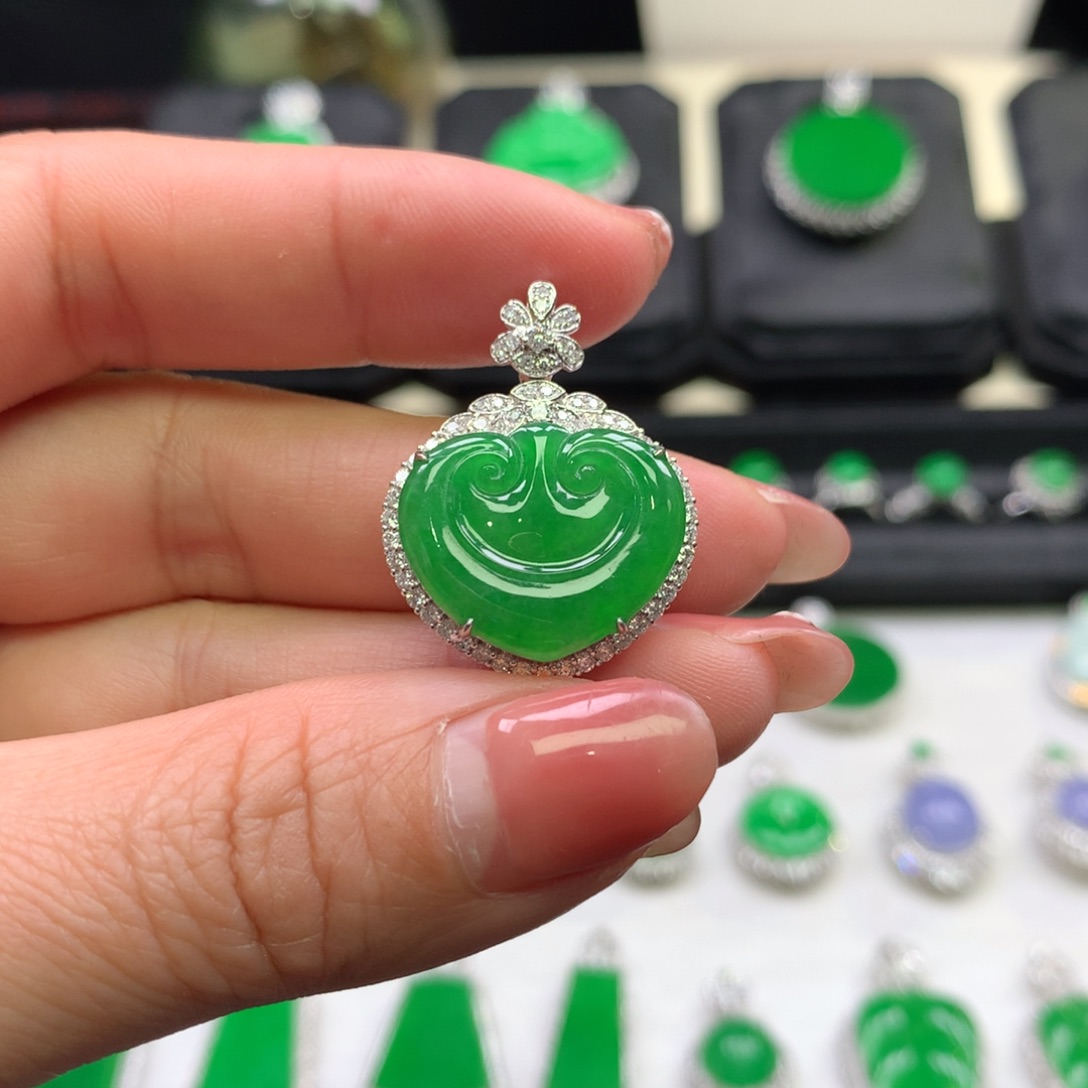 翡翠吊坠(不含链)18K金镶嵌