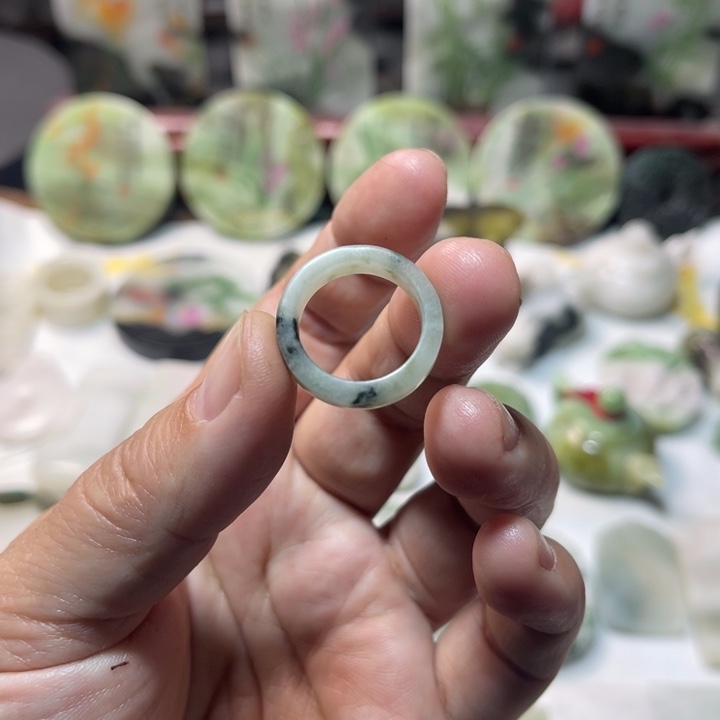 独山玉未镶嵌颈饰