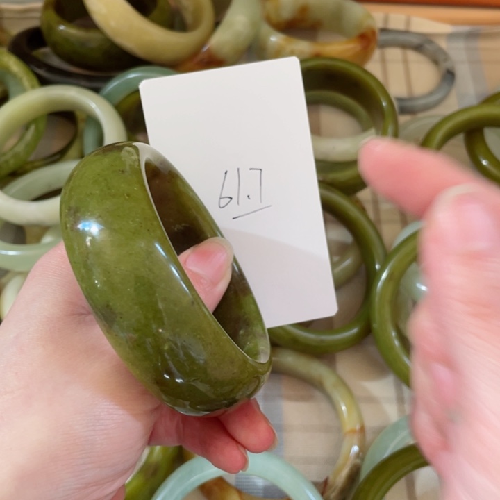 蛇纹石玉手镯未镶嵌
