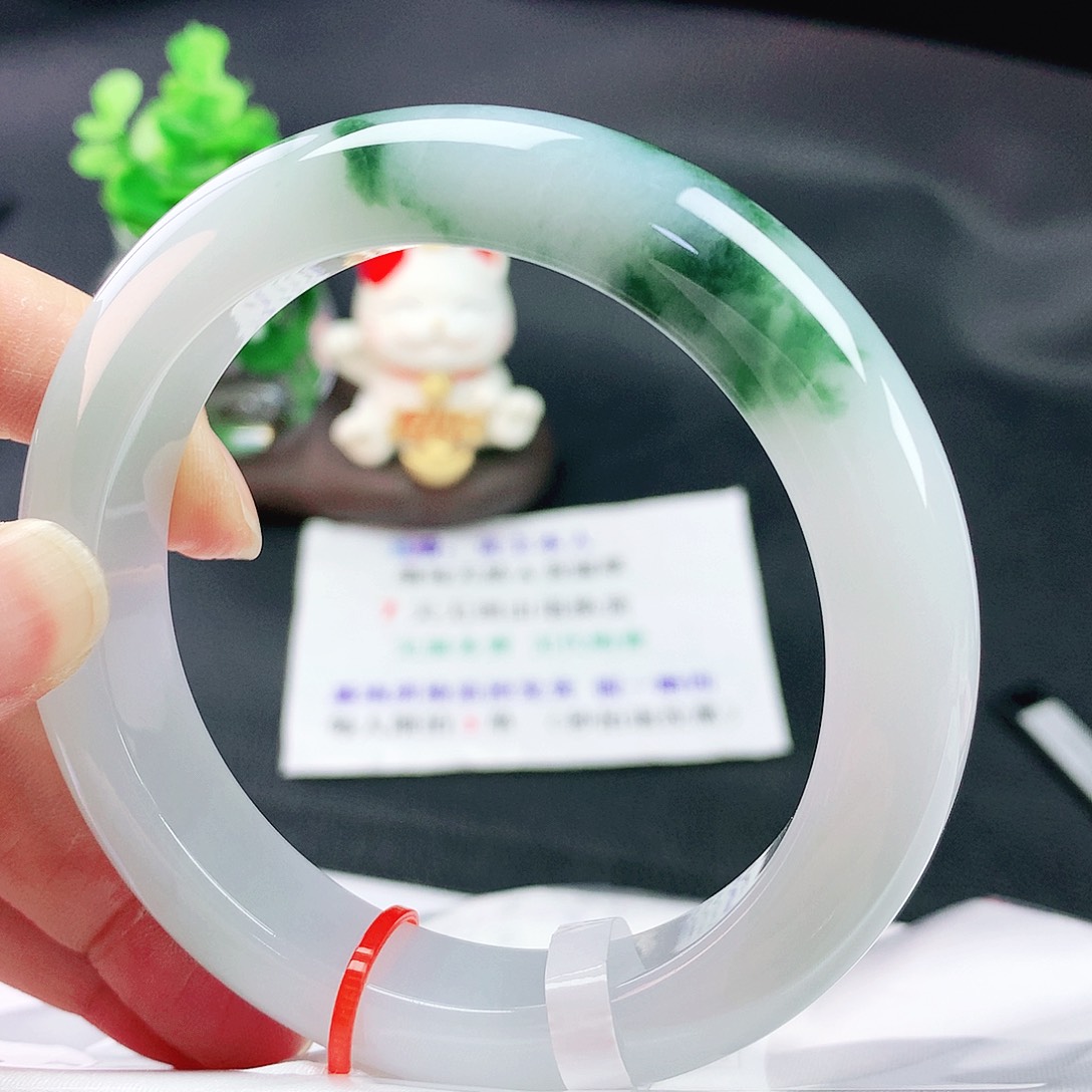 翡翠手镯未镶嵌61圈