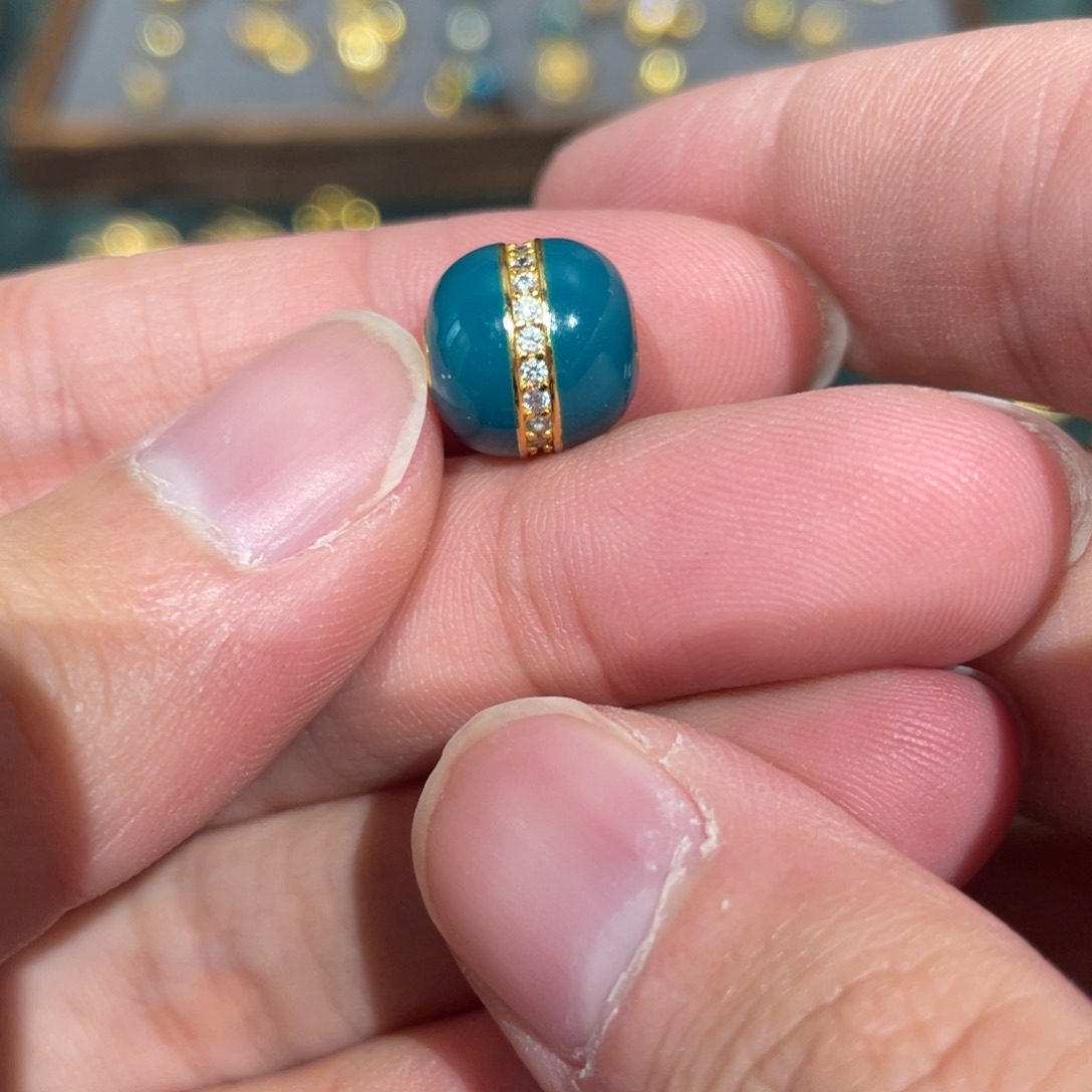 11尺寸白钻绿色珐珠一个