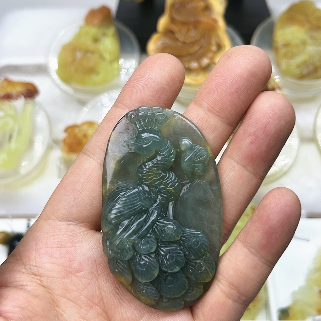 蛇纹石玉颈饰未镶嵌