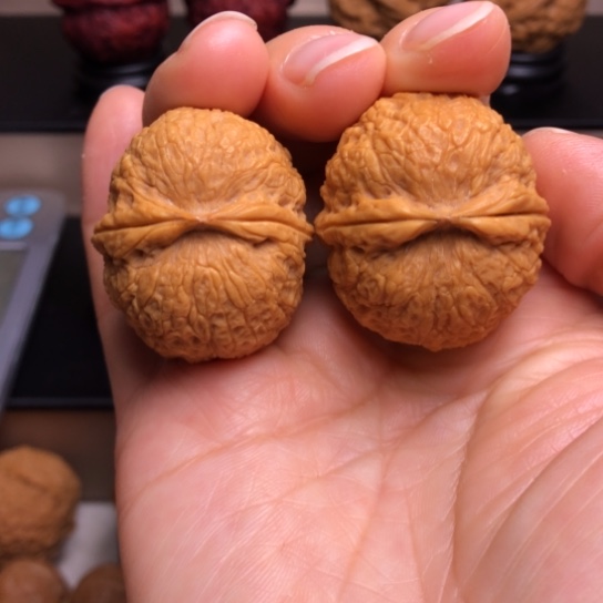 文玩核桃把件冰裂纹绣球22