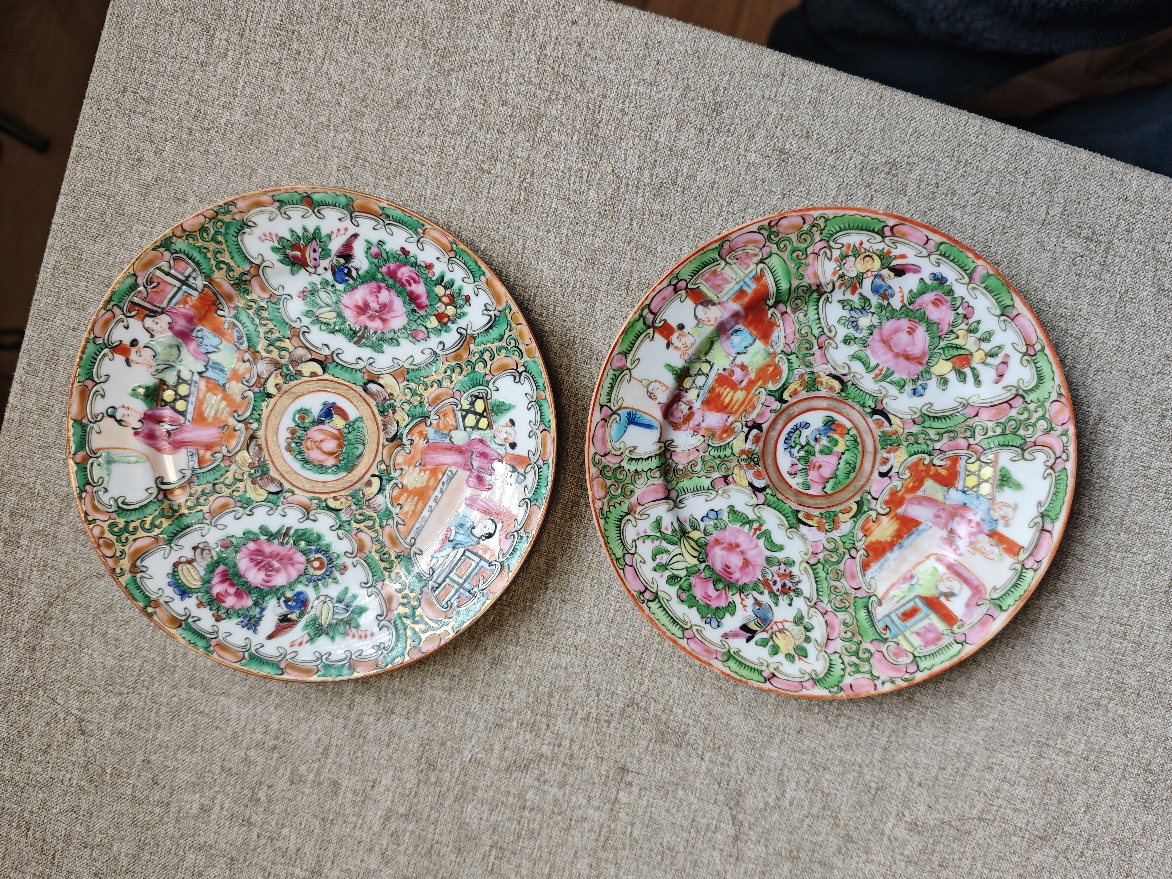 广彩花鸟人物盘一对，全品。