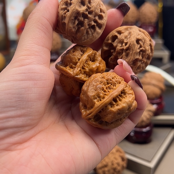 文玩核桃把件三棱➕野狼b-020