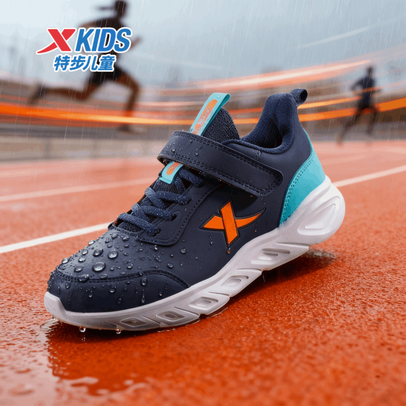 特步儿童冬季皮面轻跑鞋大童魔术贴防水软底轻便防滑运动鞋9127