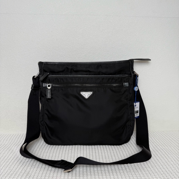 99新 Prada/普拉达 98新/5786男士时尚休闲黑色尼龙单肩包