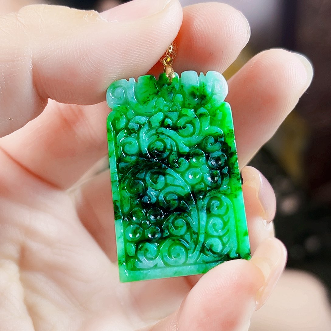 翡翠18K金镶嵌颈饰多样性