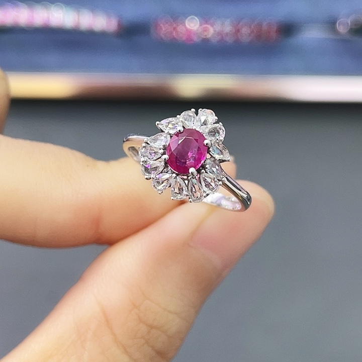 红宝石戒指18K金镶嵌0.88克拉