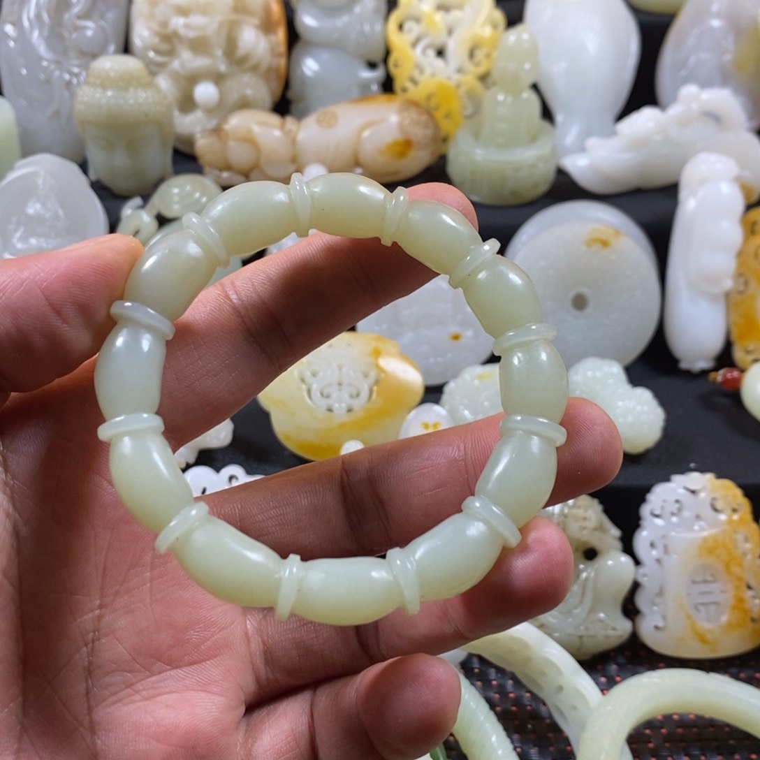 和田玉颈饰未镶嵌