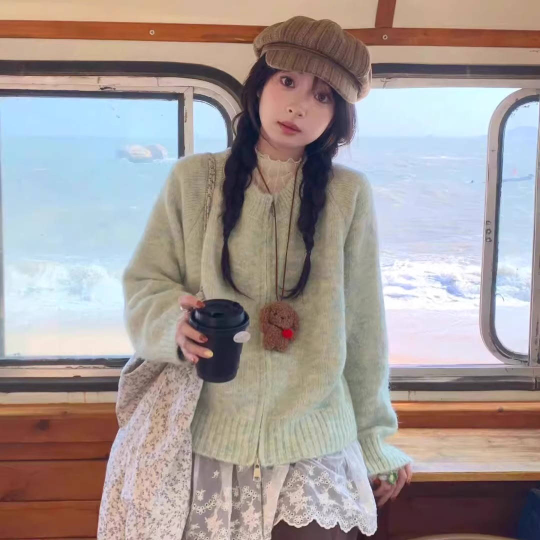 绿色毛衣外套女款2025新款秋冬韩系独特超好看慵懒风宽松针织开衫
