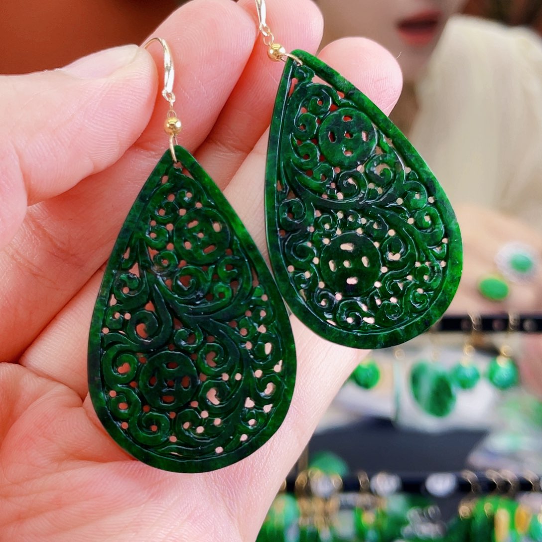 18K金镶嵌翡翠耳饰