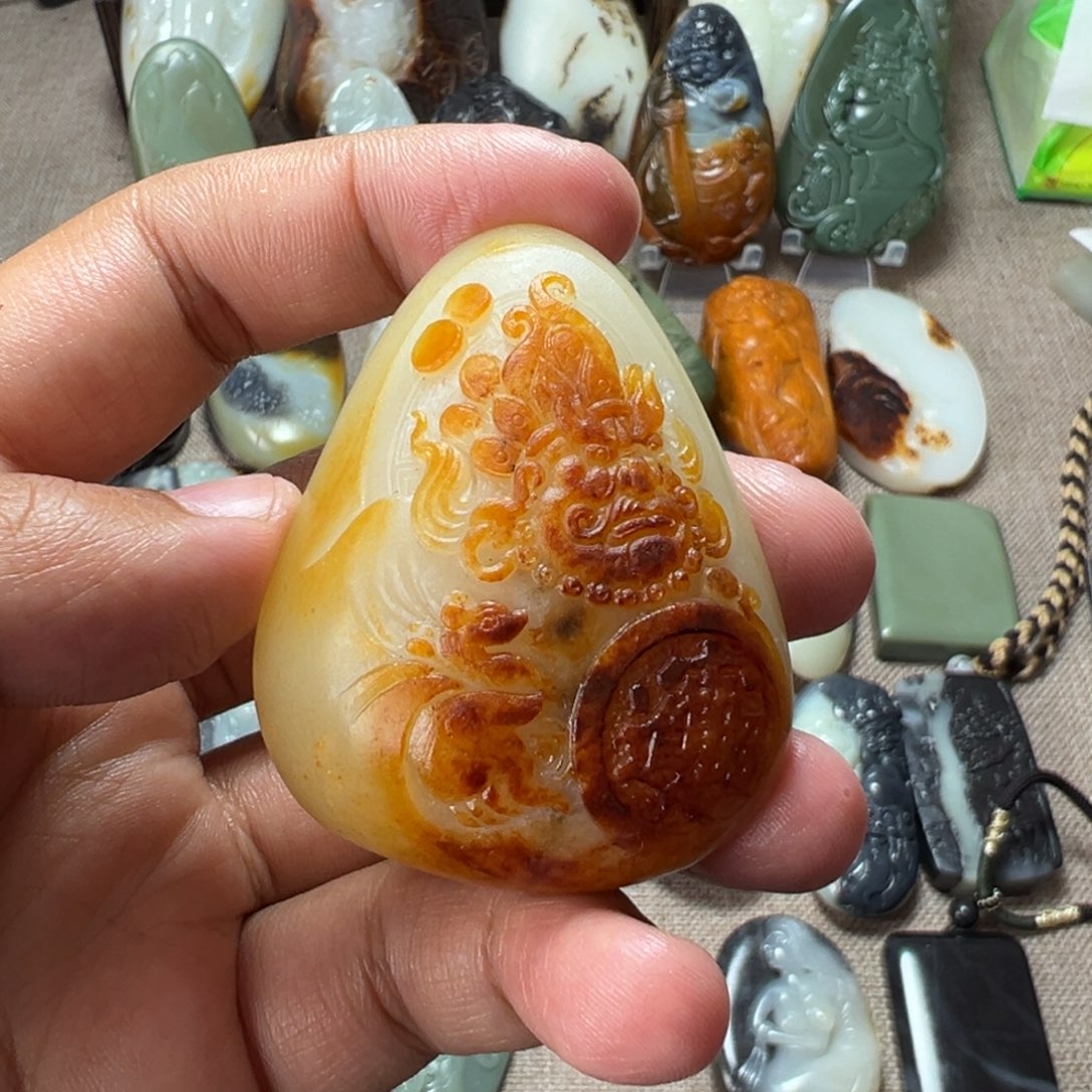 和田玉挂件未镶嵌黄财神