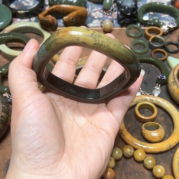 岫岩河磨玉（透闪石质玉）手镯未镶嵌?*乐