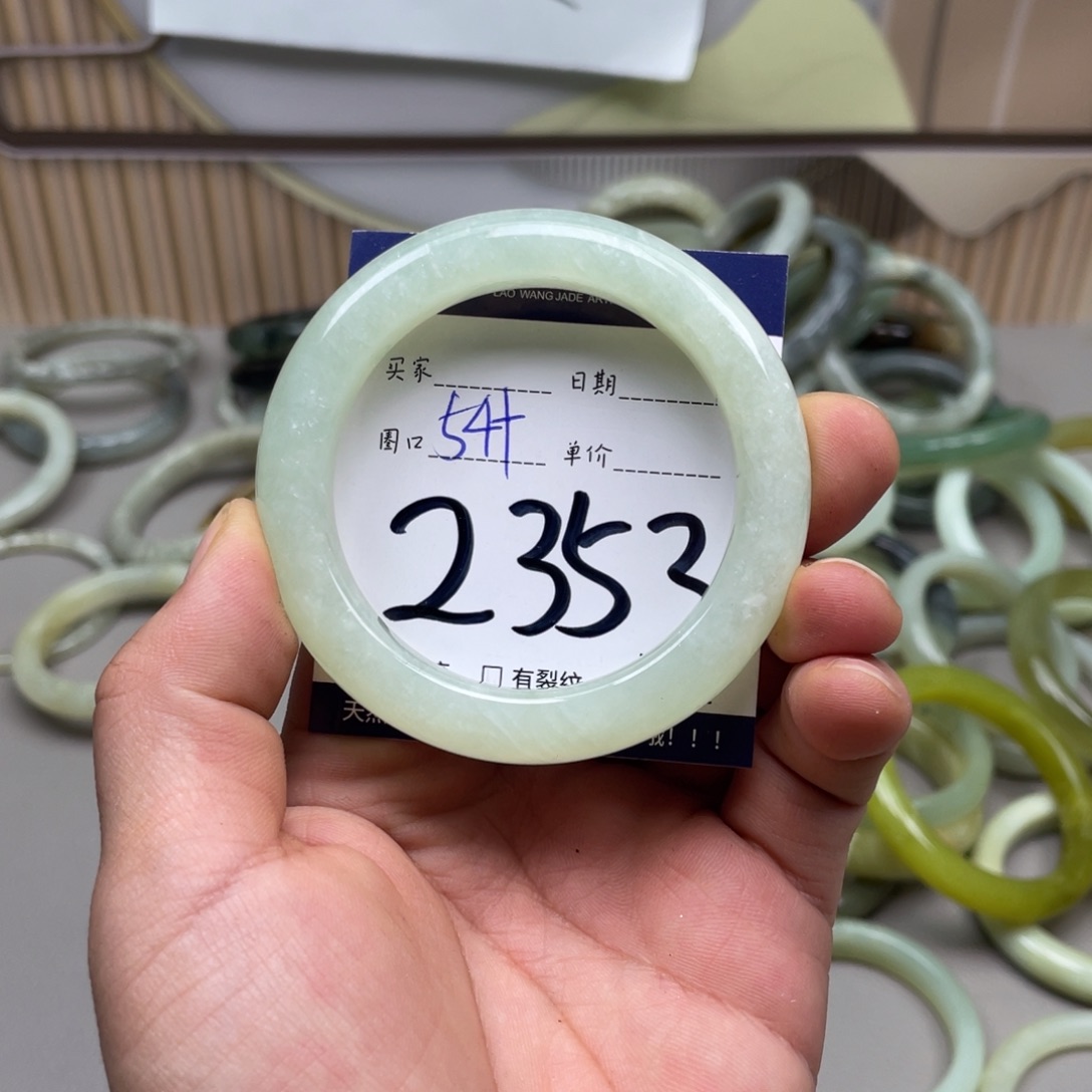 岫玉手镯手镯未镶嵌