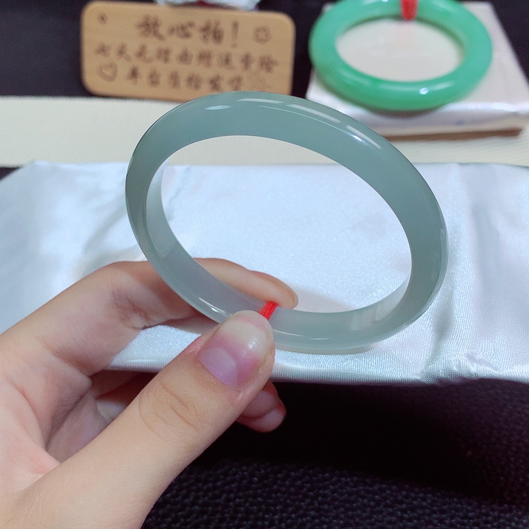 翡翠未镶嵌手镯9006