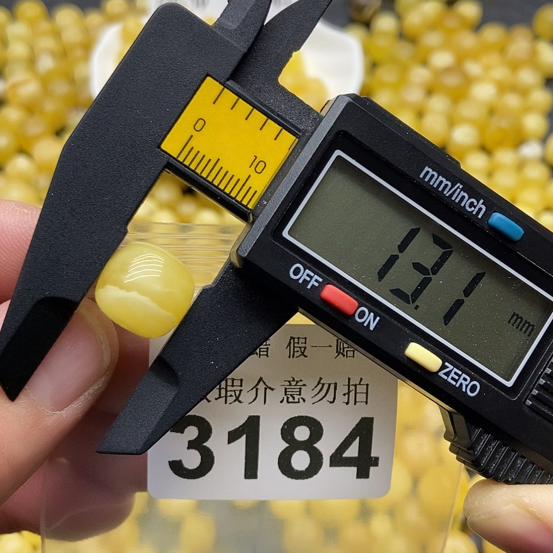 蜜蜡未镶嵌珠宝奇石3184