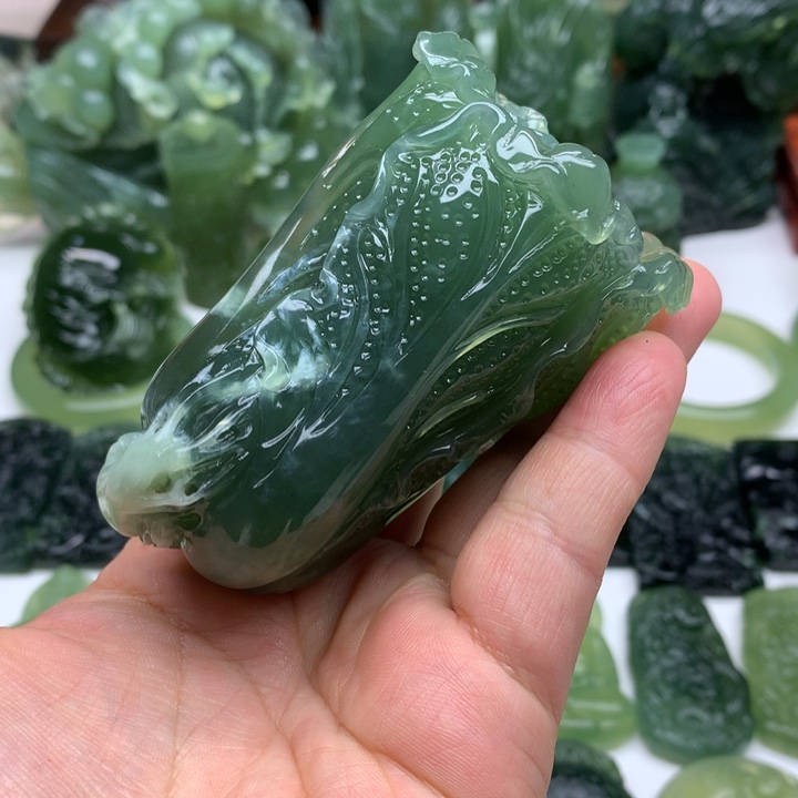 蛇纹石玉颈饰未镶嵌我****）