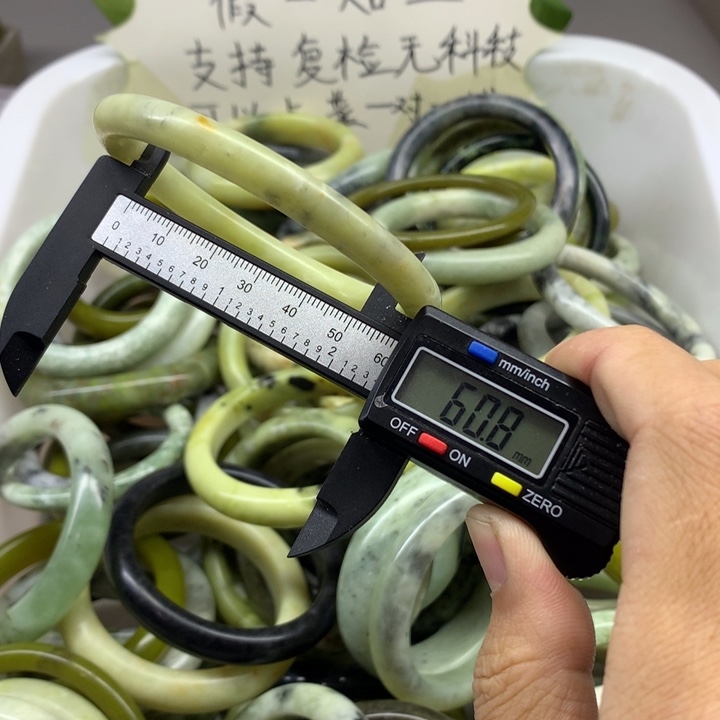 蛇纹石玉未镶嵌手镯9