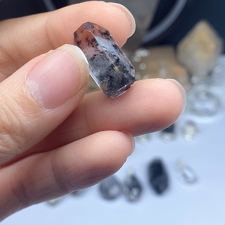 未镶嵌颈饰水晶散墨