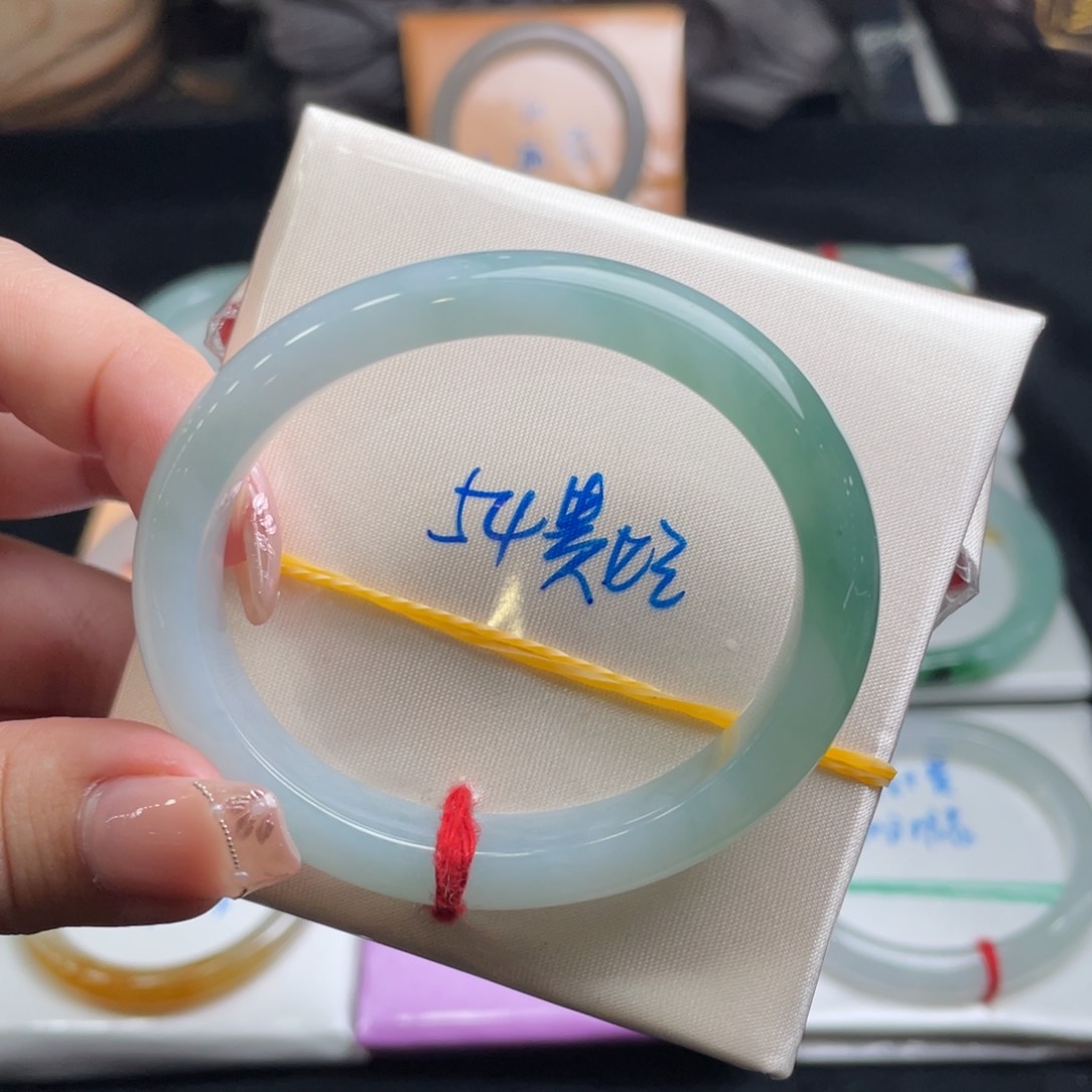 翡翠手镯未镶嵌缅甸翡翠手镯
