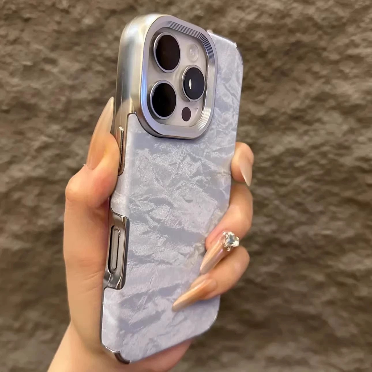 ins风绒布雪山纹适用iPhone16promax苹果15手机壳14P电镀13创意12