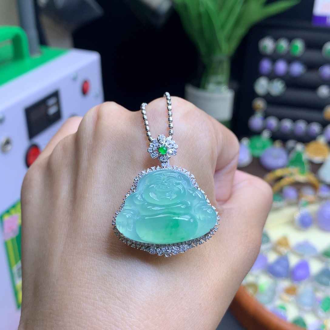 翡翠18K金镶嵌颈饰