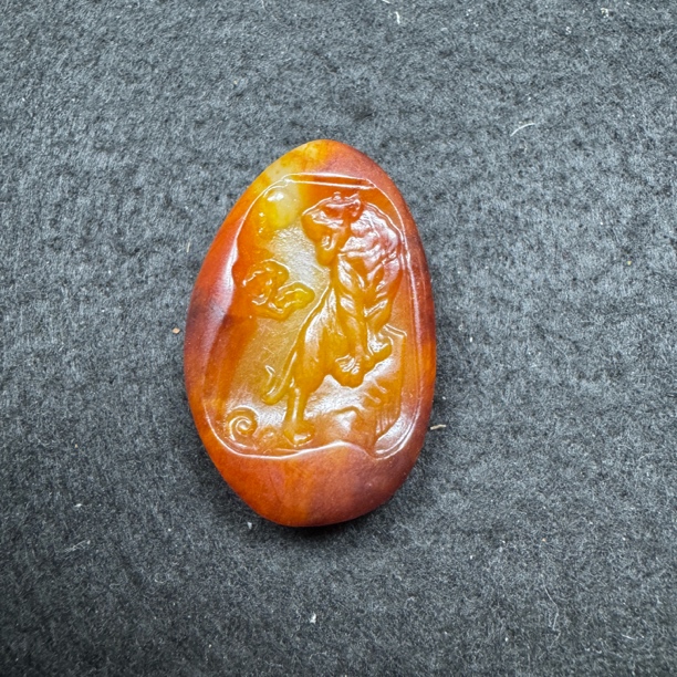 和田玉上山虎吊坠