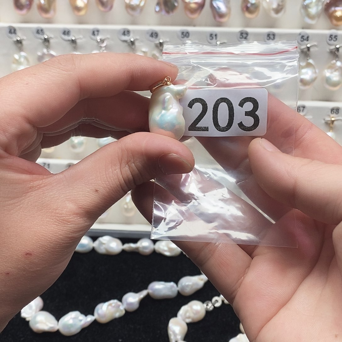 淡水珍珠吊坠(赠链)未镶嵌