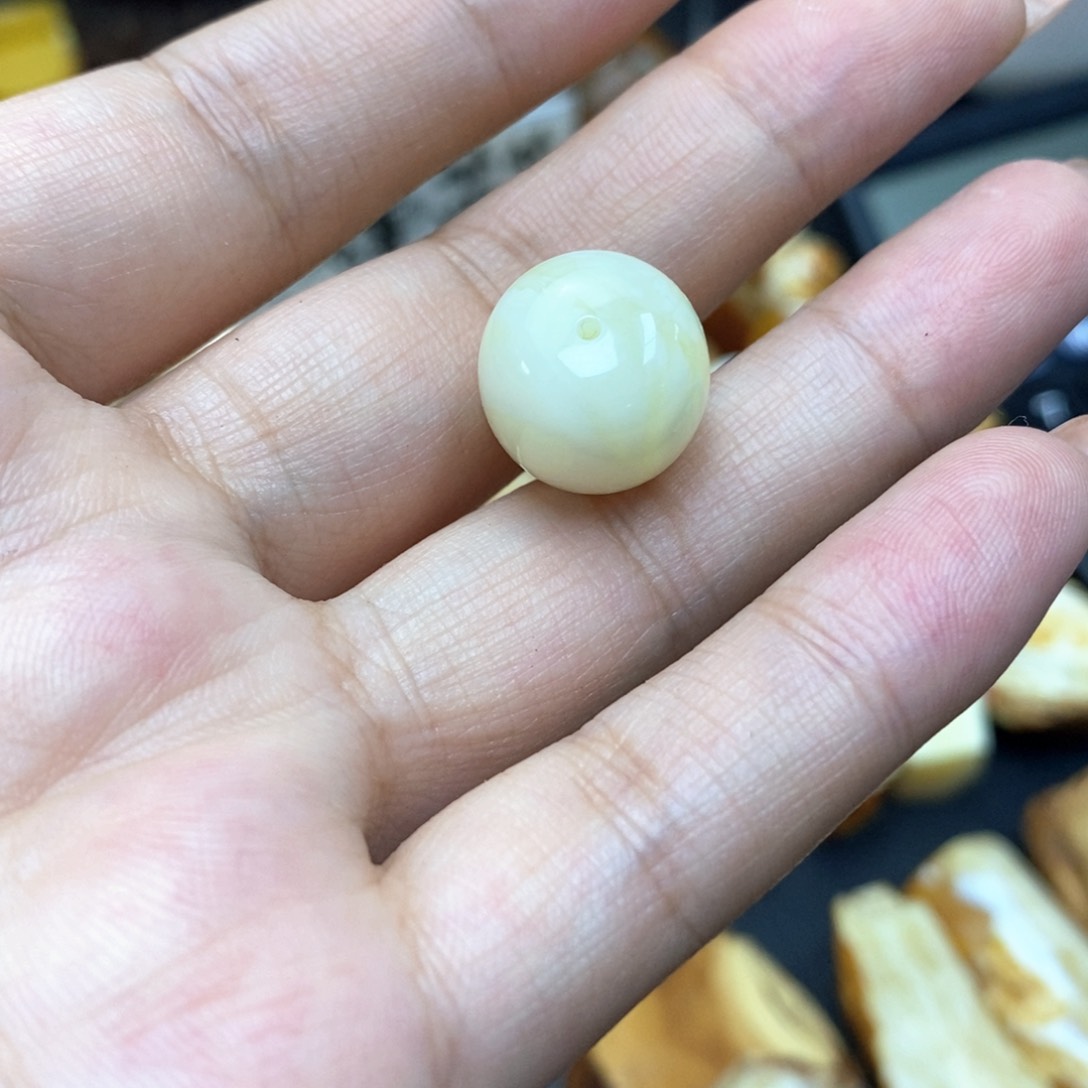 定制琥珀未镶嵌蜜蜡