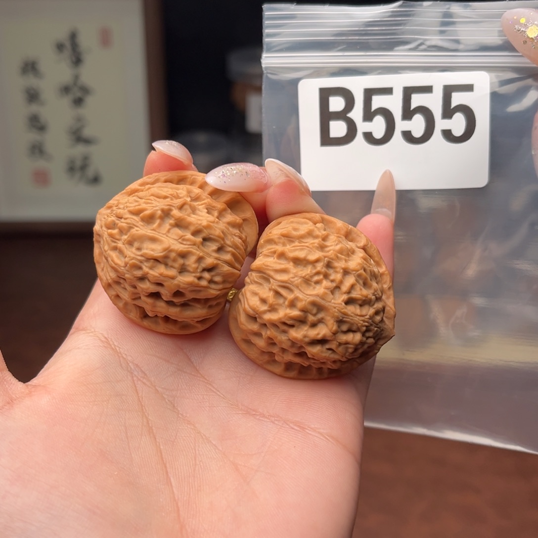 文玩核桃吊坠鹤金牛全品39