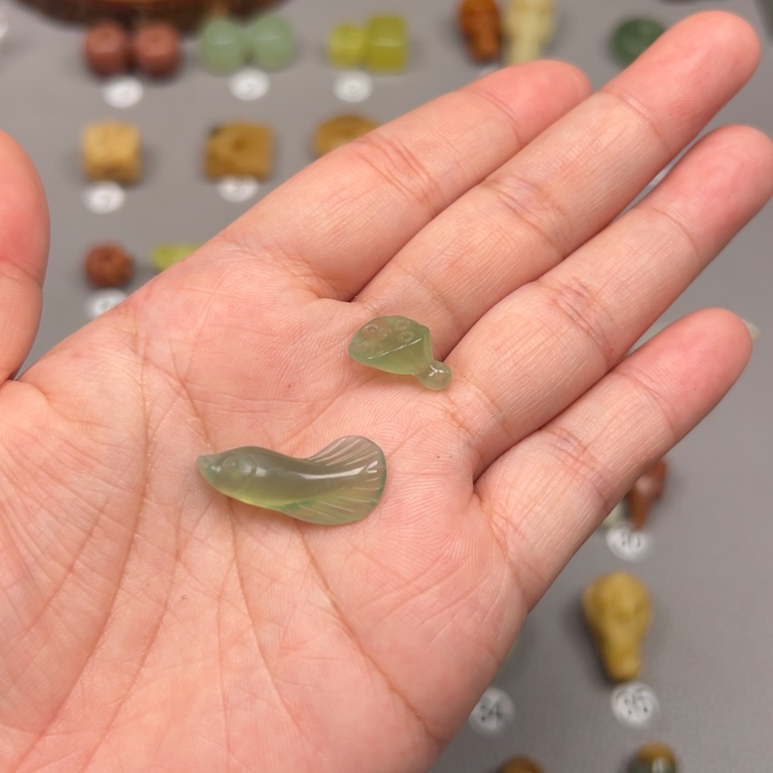 岫玉颈饰未镶嵌野*子