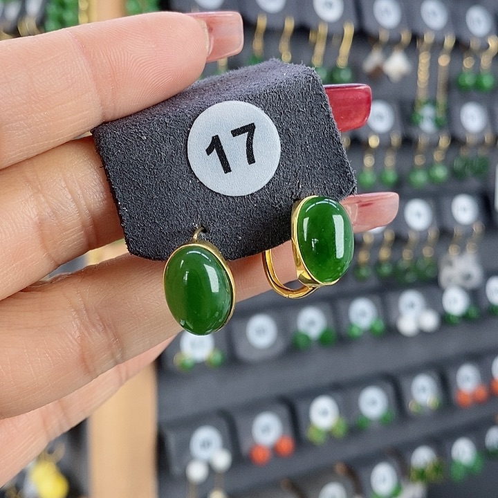 和田玉耳饰18K金镶嵌花*里