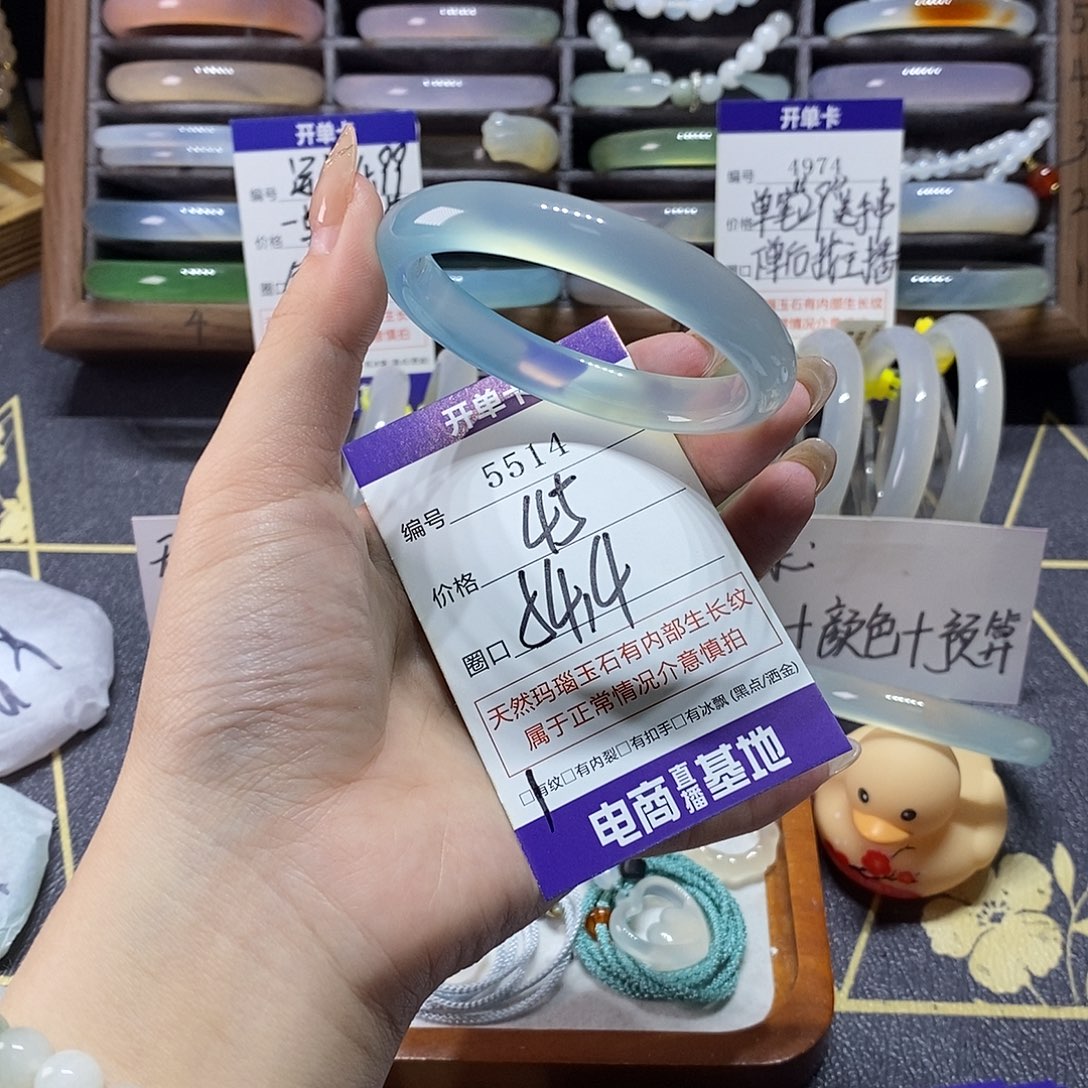 朕***吧玛瑙/玉髓未镶嵌手镯5514