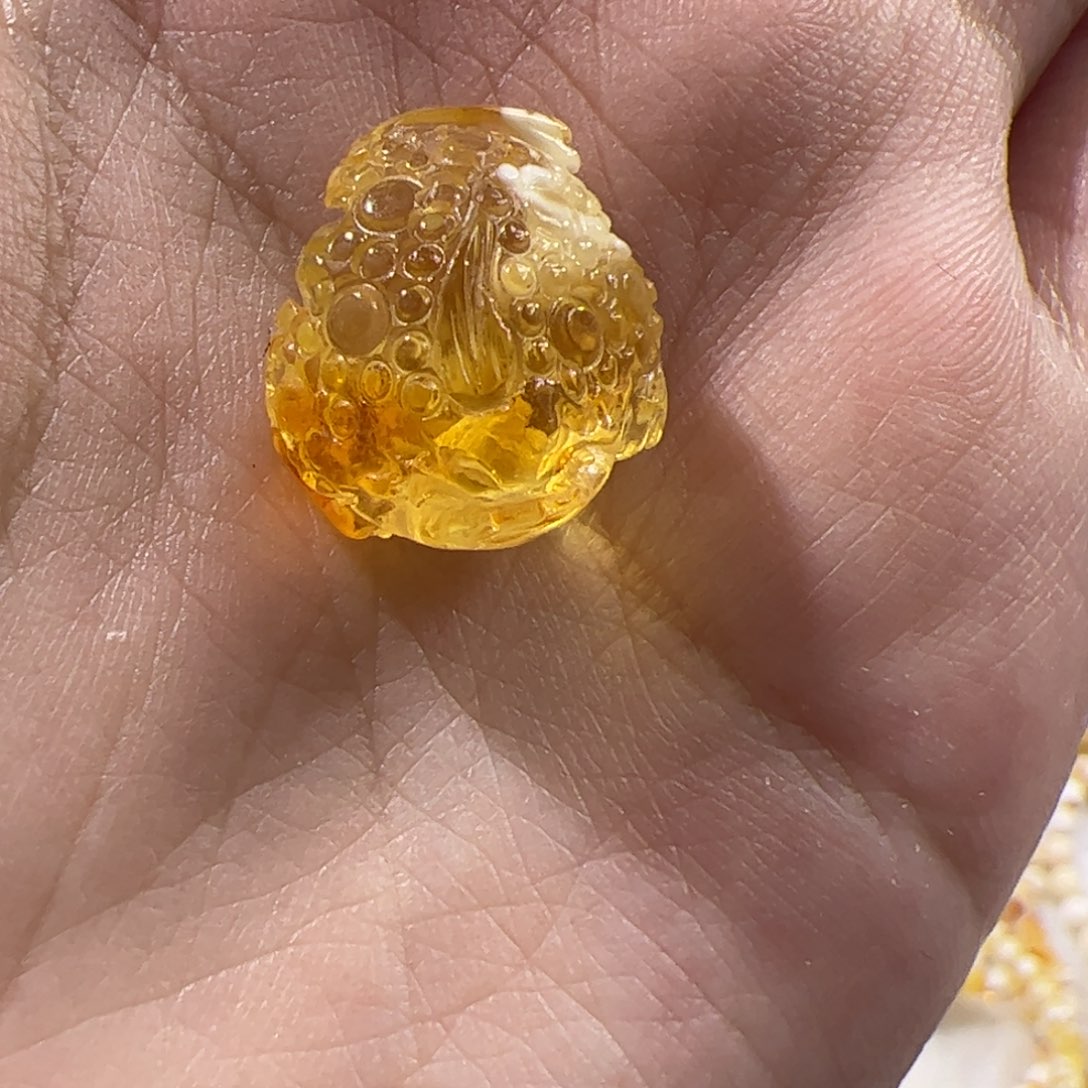 琥珀未镶嵌珠宝奇石金瓷白三足，金蟾