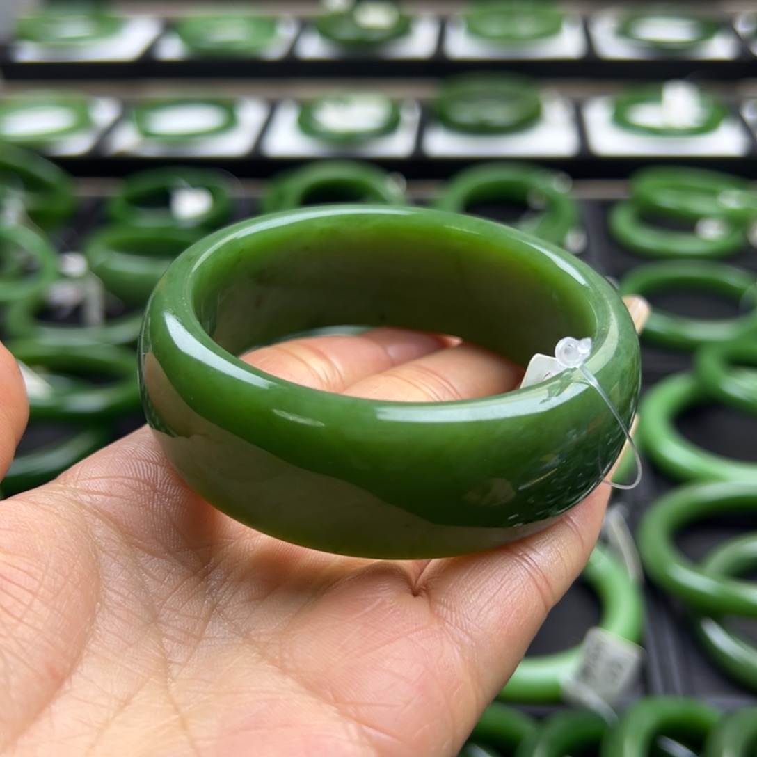 和田玉（碧玉）未镶嵌手镯