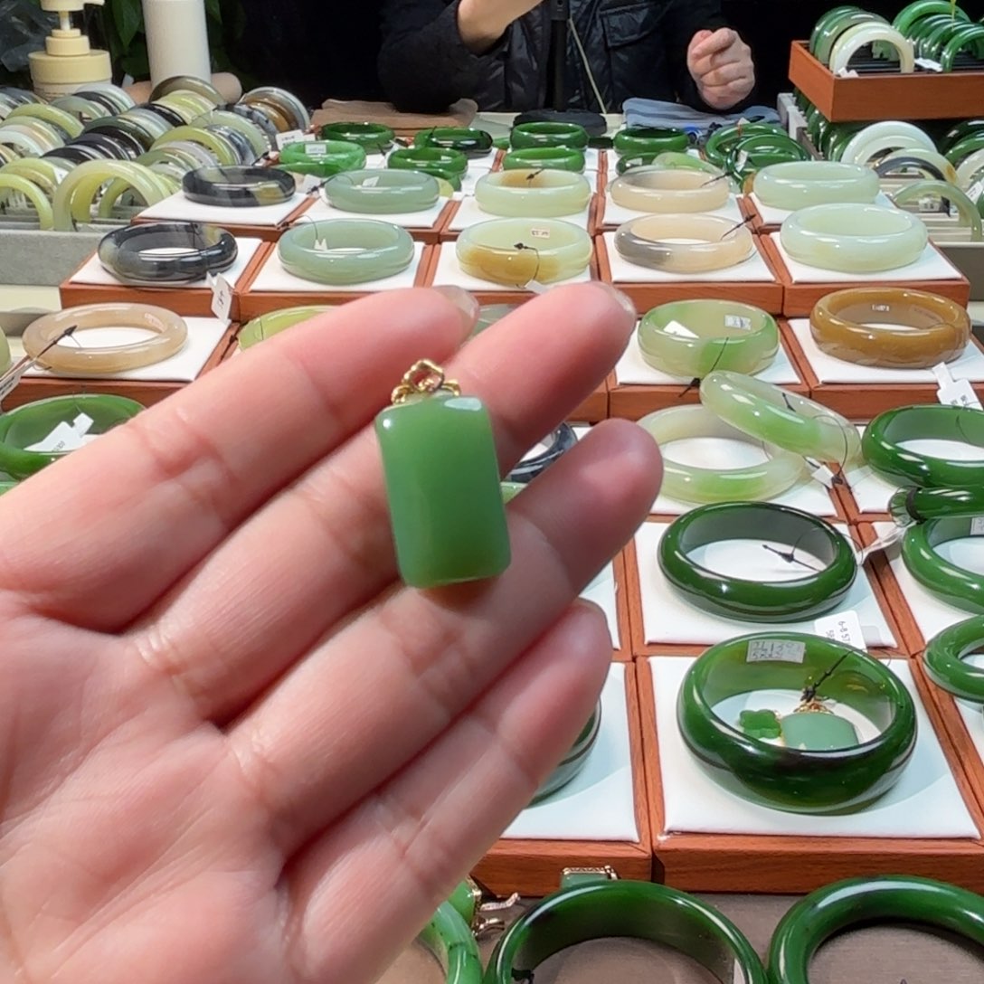 和田玉吊坠(赠链)18K金镶嵌