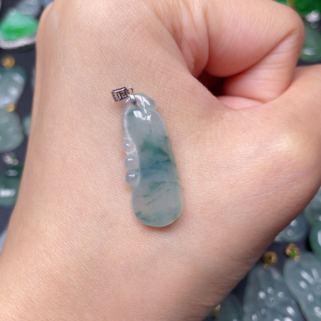 翡翠颈饰18K金镶嵌翡翠