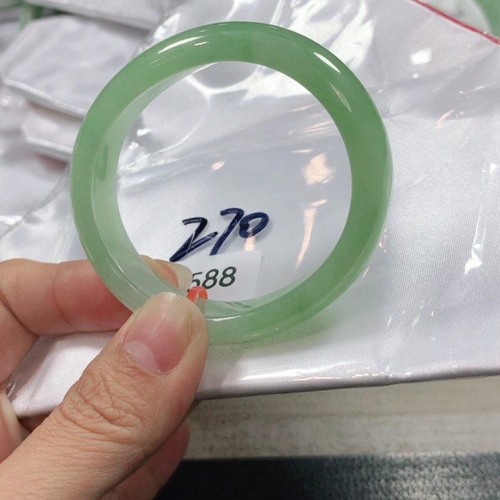 翡翠手镯未镶嵌?***之天然翡翠手镯02