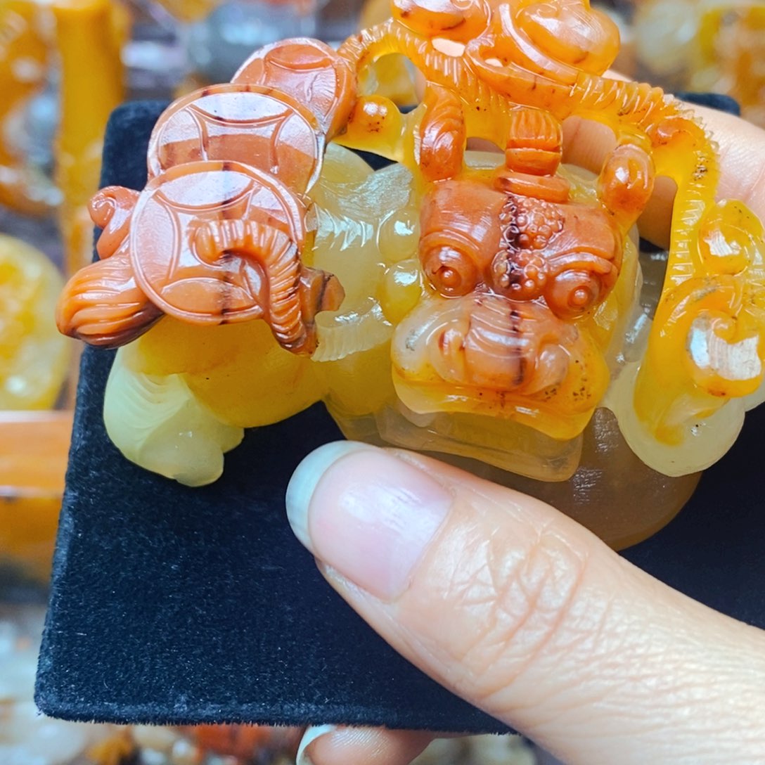 未镶嵌石英质玉（黄龙玉）颈饰