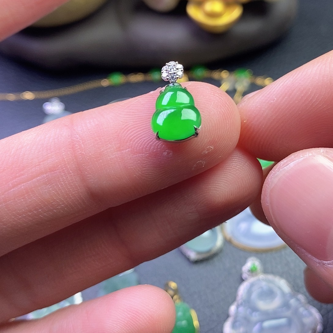 颈饰18K金镶嵌翡翠