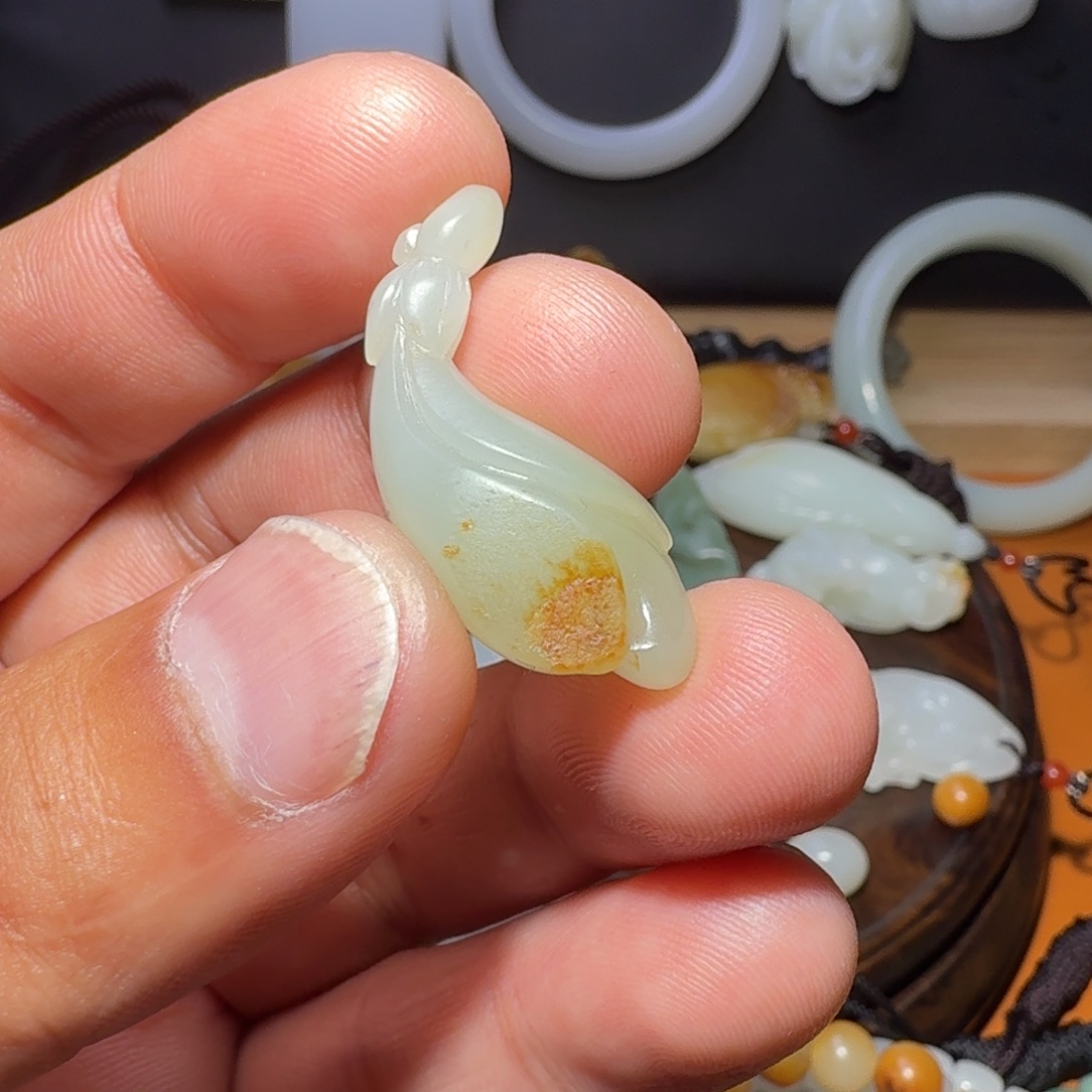 和田玉未镶嵌车挂