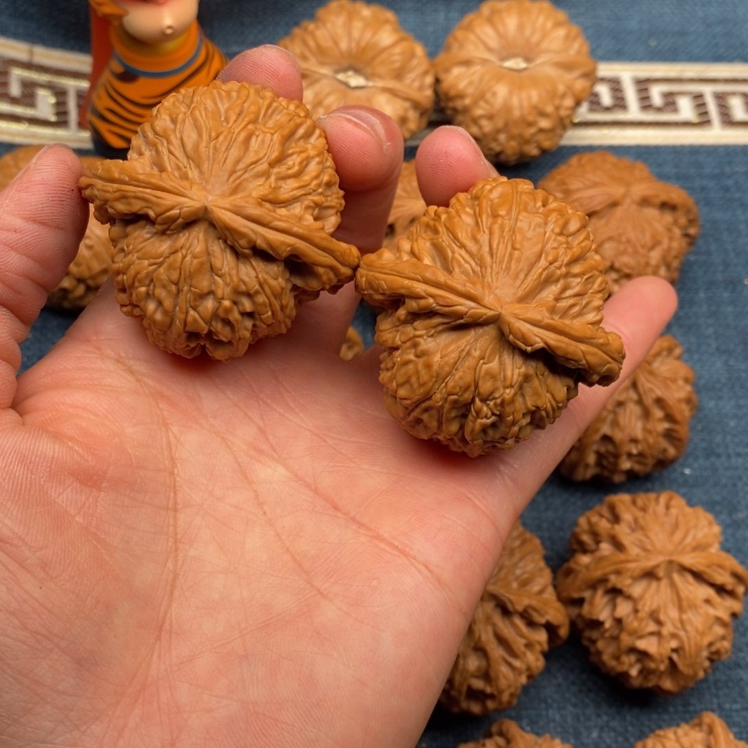 文玩核桃把件H**h45全品闷白毕业